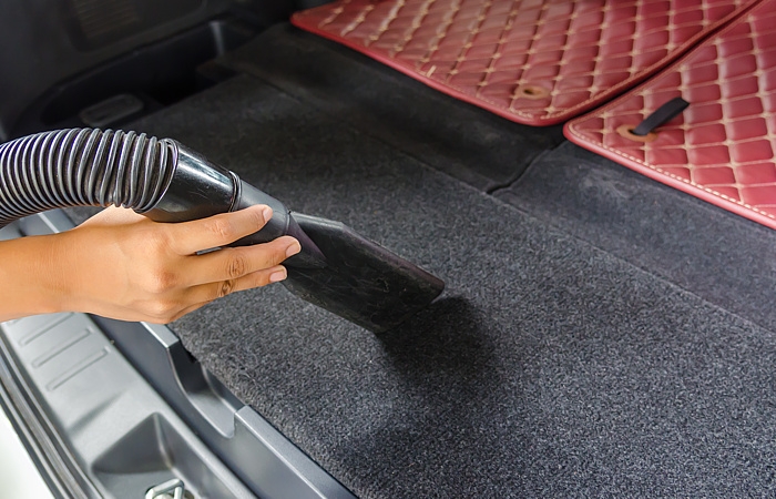 Polyester fibers for automotive carpets